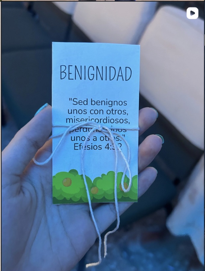 Tarjeta sobre benignidad en una dinámica de jóvenes